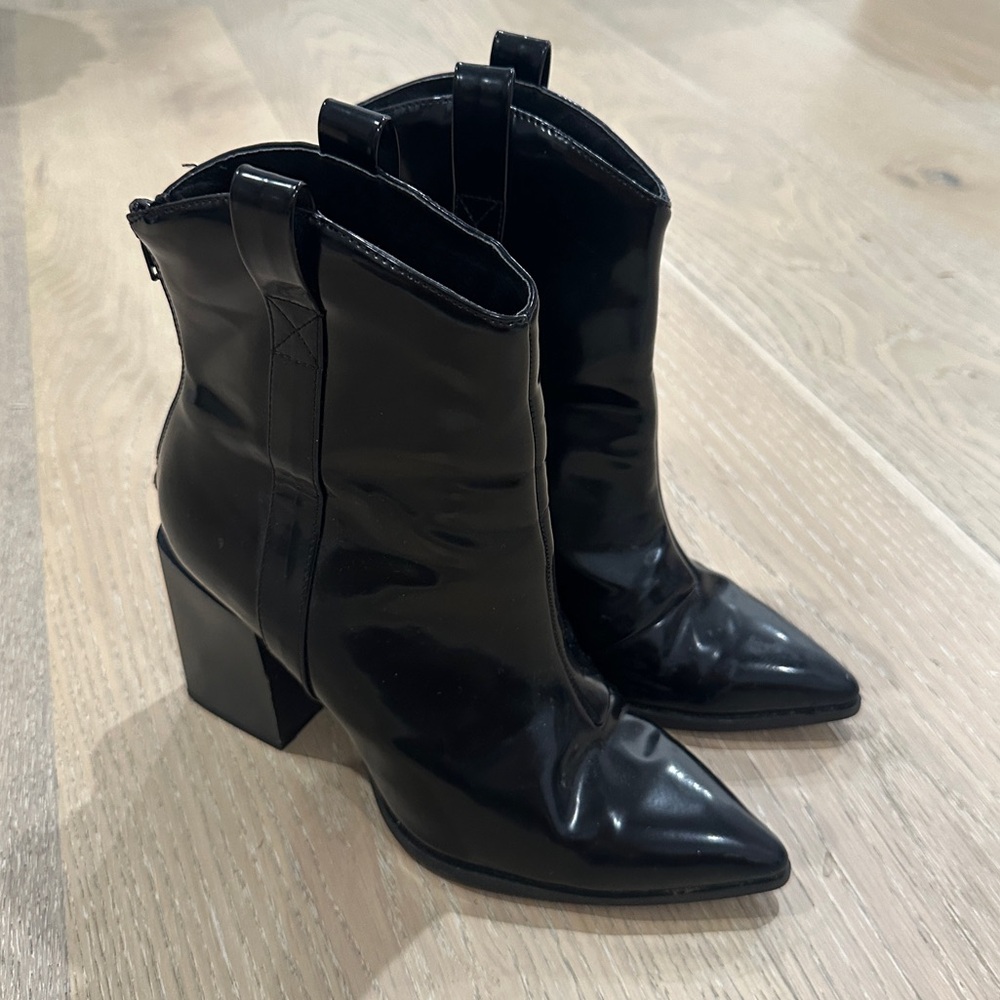 Black western style pointed toe booties - Picture 2 of 5